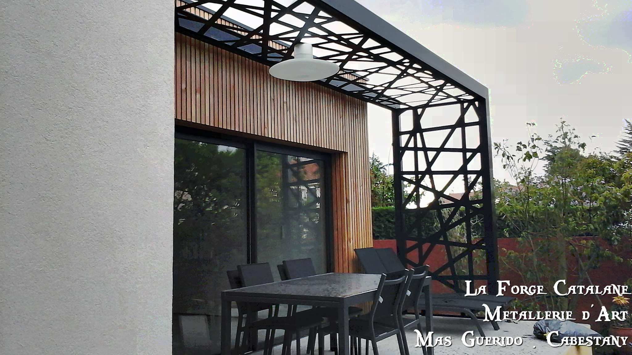 casquette moderne tube decoupe laser terrasse fer Forge Catalane Cabestany.jpg